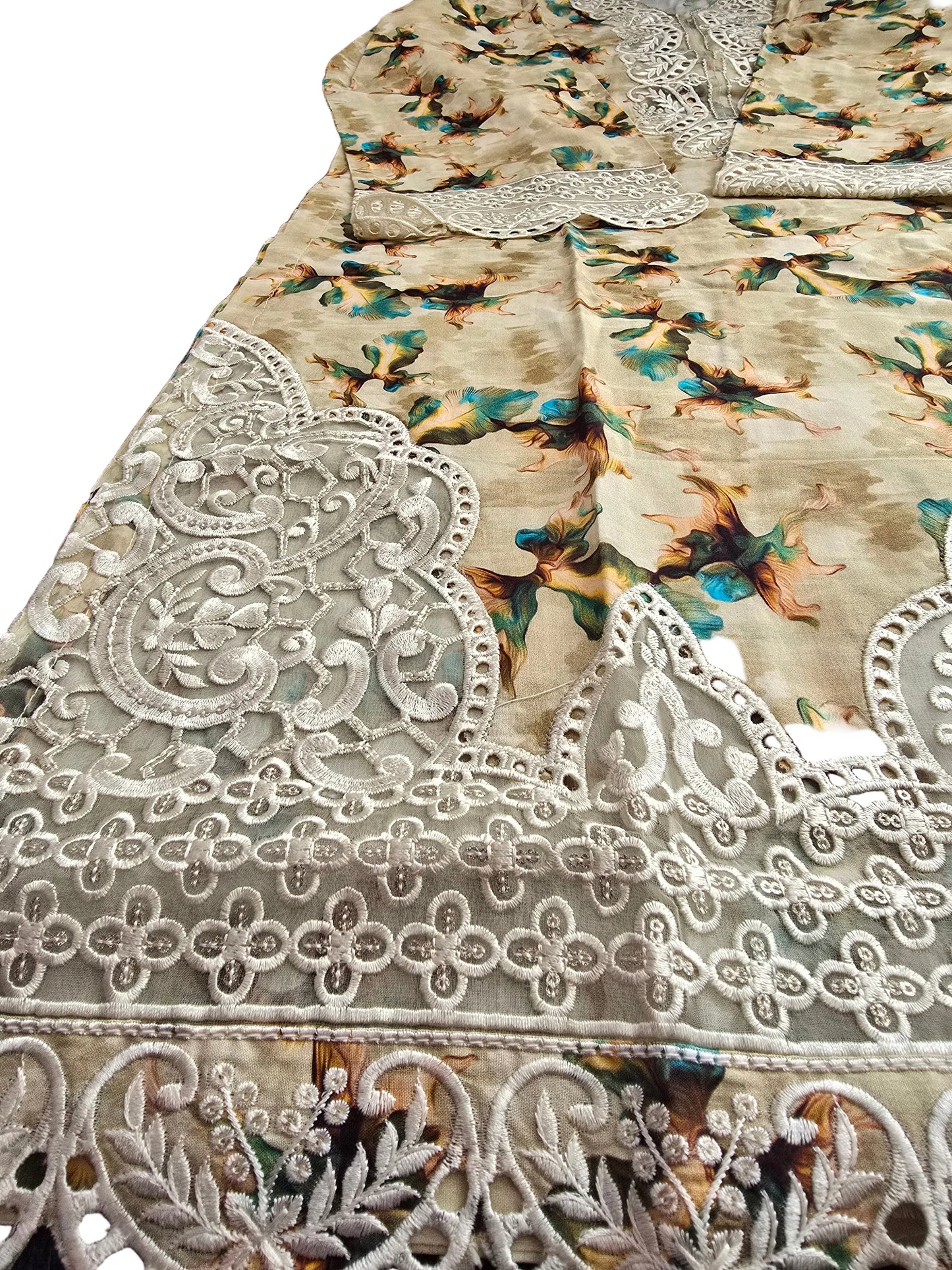 Ghausia Luxury – Digital Print Embroidered 3-Piece Suit
